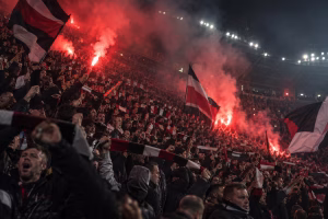 Ultras, Hooligans, Gewalt: Wann Fankultur kriminell wird | Symbolbild KI-generiert © 2026 EMH AG JS by OpenAI 5.5